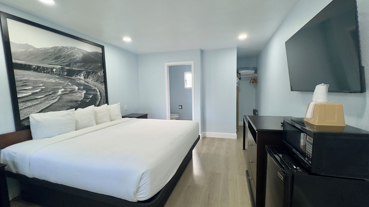 Photo of Bedroom in Munras Avenue