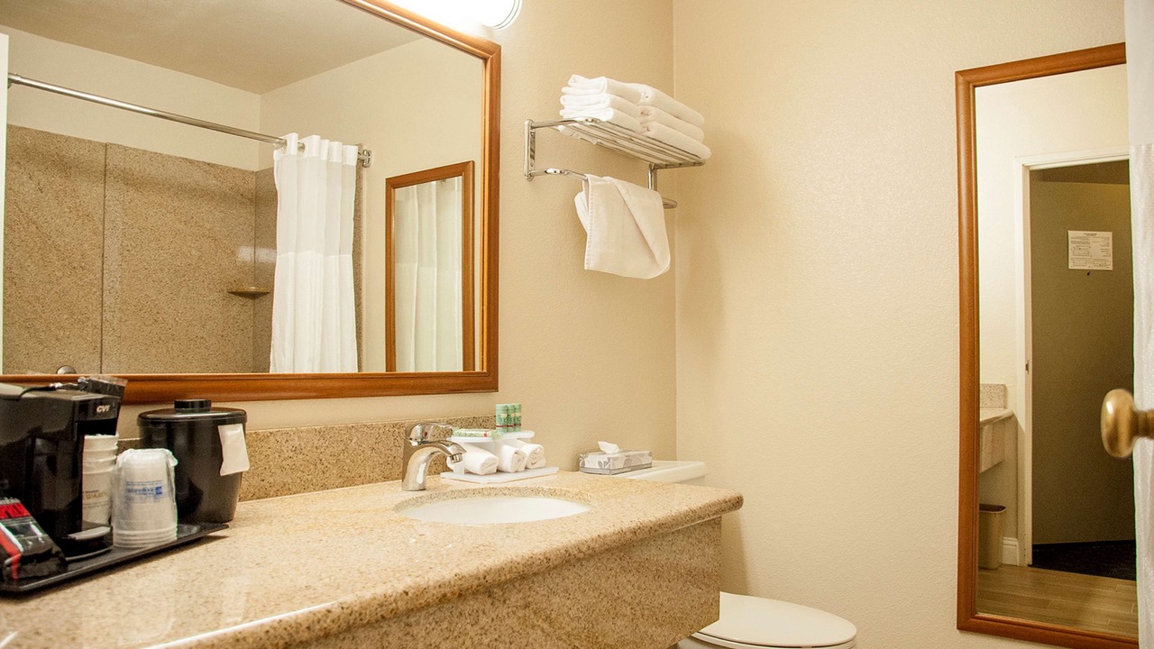 Photo of Bathroom in Raisin