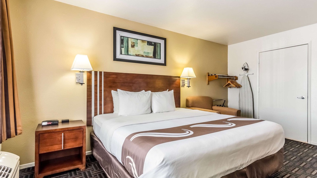 Photo of Bedroom in Raisin