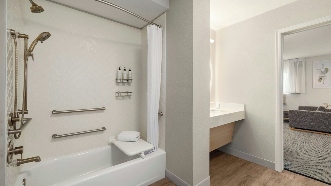 Photo of Bedroom in Platinum Triangle