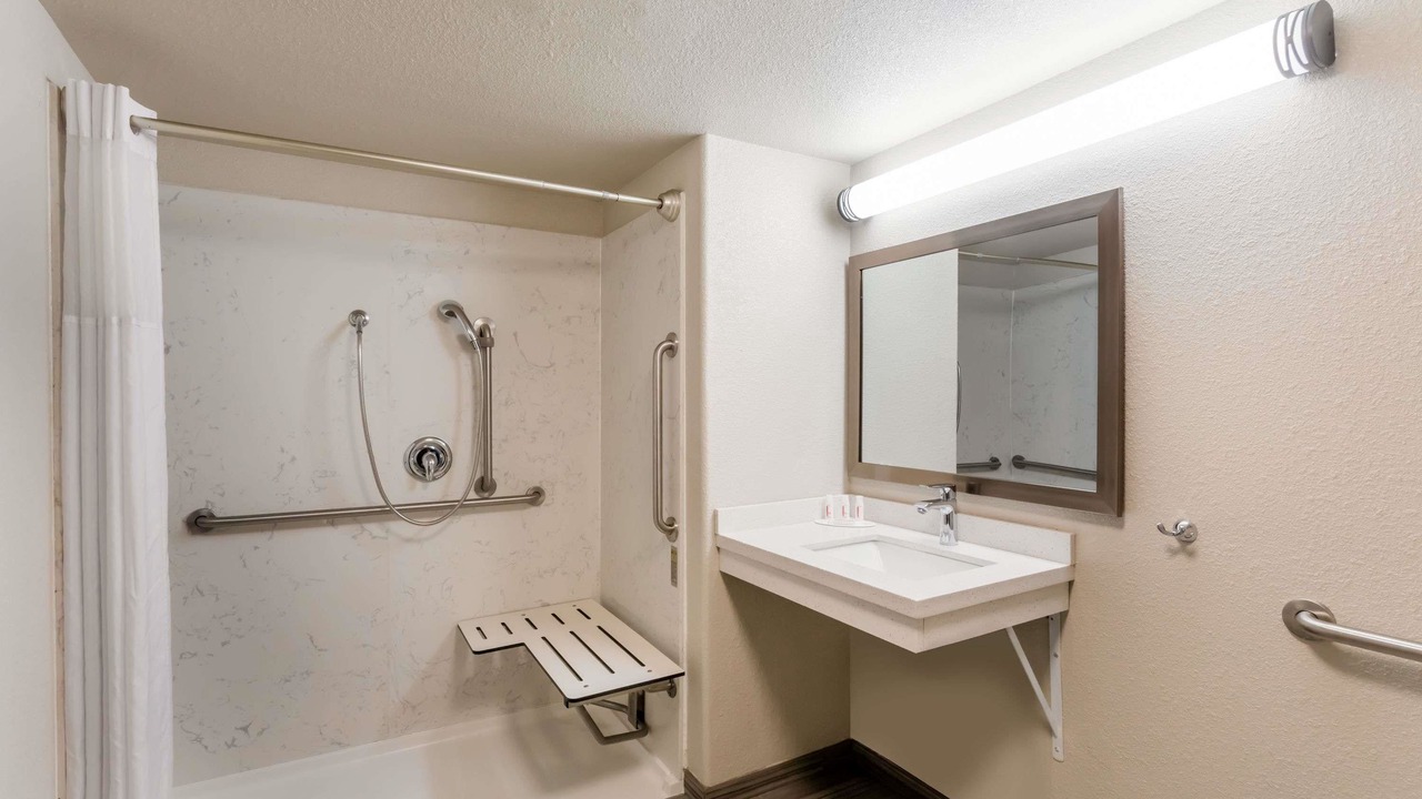 Photo of Bathroom in Raisin