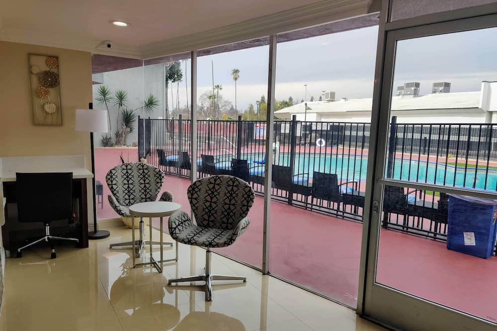Photo of Outdoor in Raisin