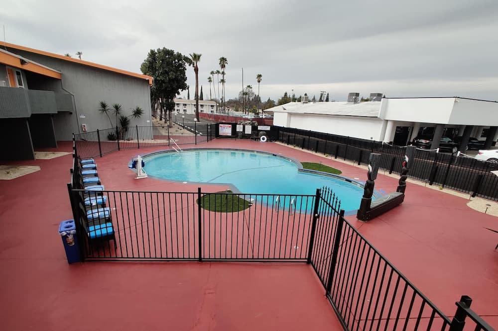 Photo of Outdoor in Raisin