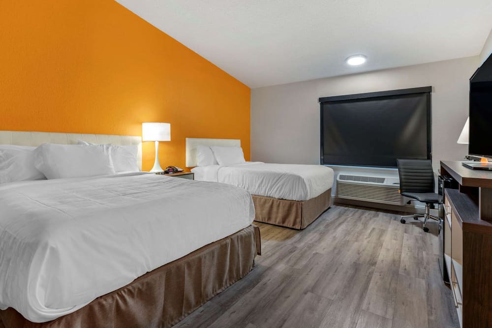 Photo of Bedroom in Raisin