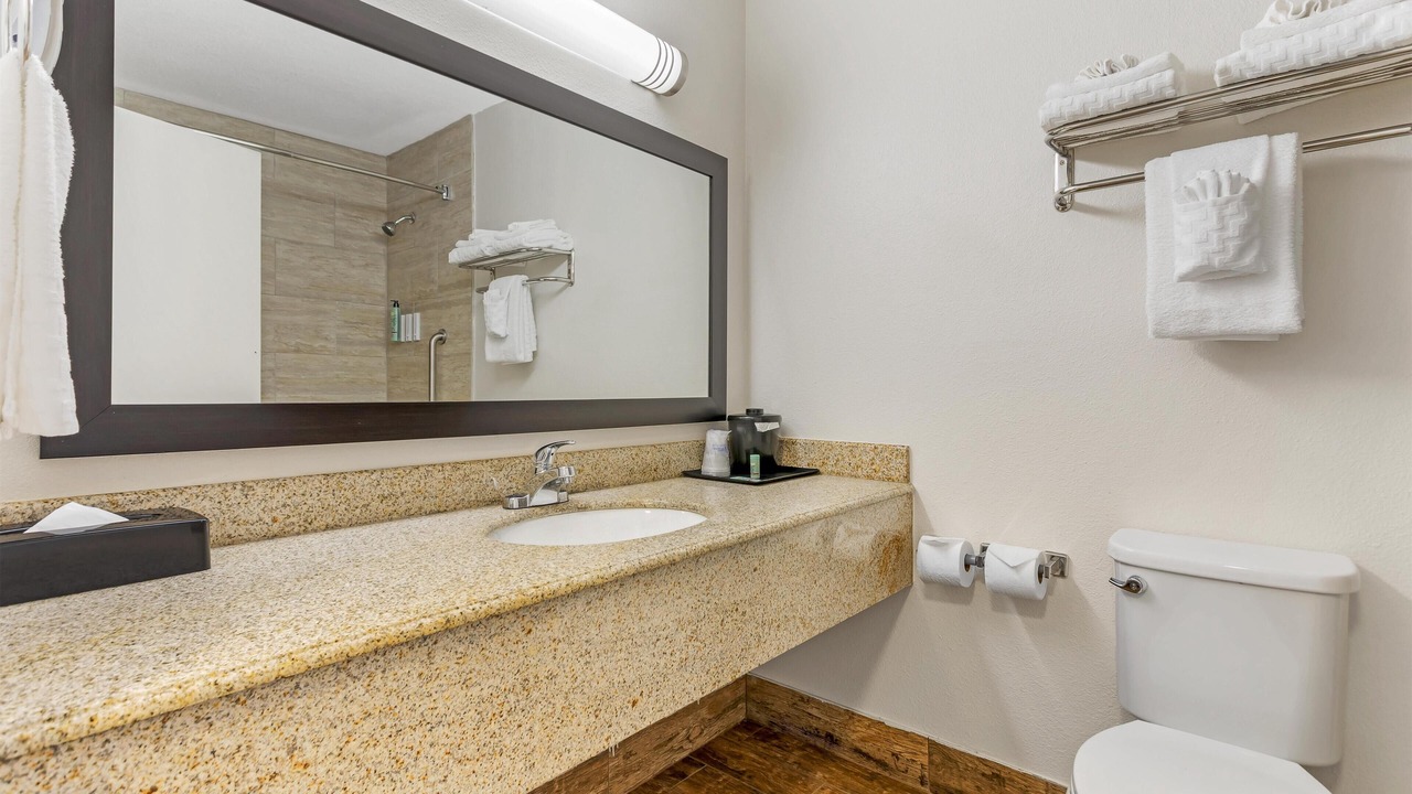 Photo of Bathroom in Kettleman City