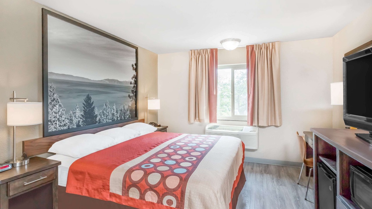 Photo of Bedroom in Enterprise