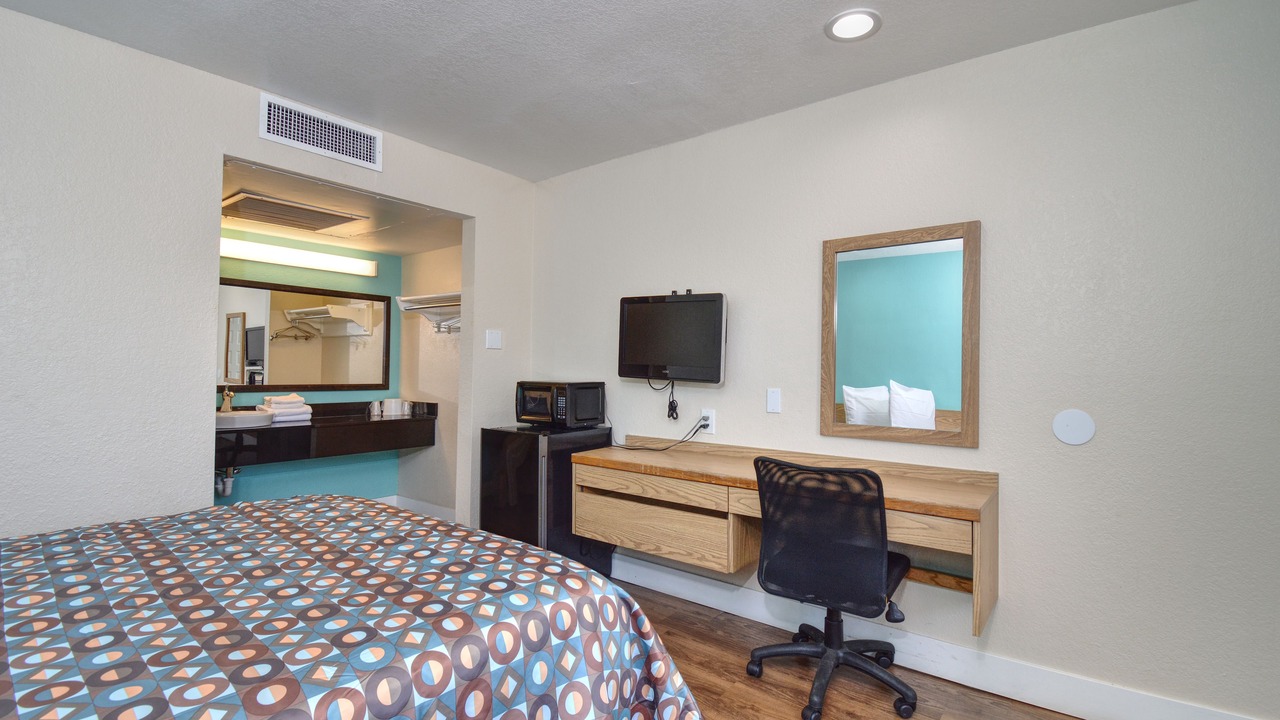 Photo of Bedroom in Buttonwillow