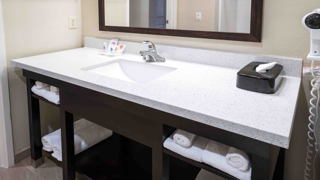 Photo of Bathroom in Raisin