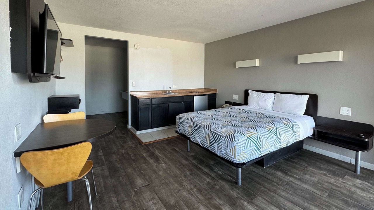 Photo of Bedroom in Delano
