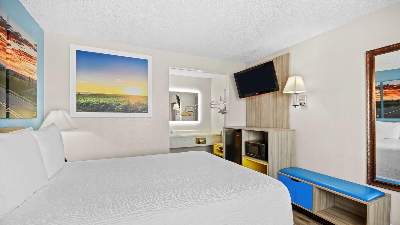 Photo of Bedroom in Lost Hills