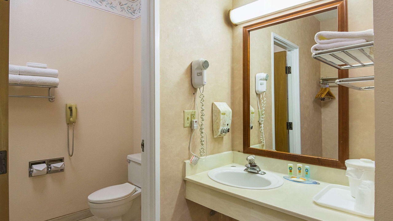 Photo of Bedroom in Raisin