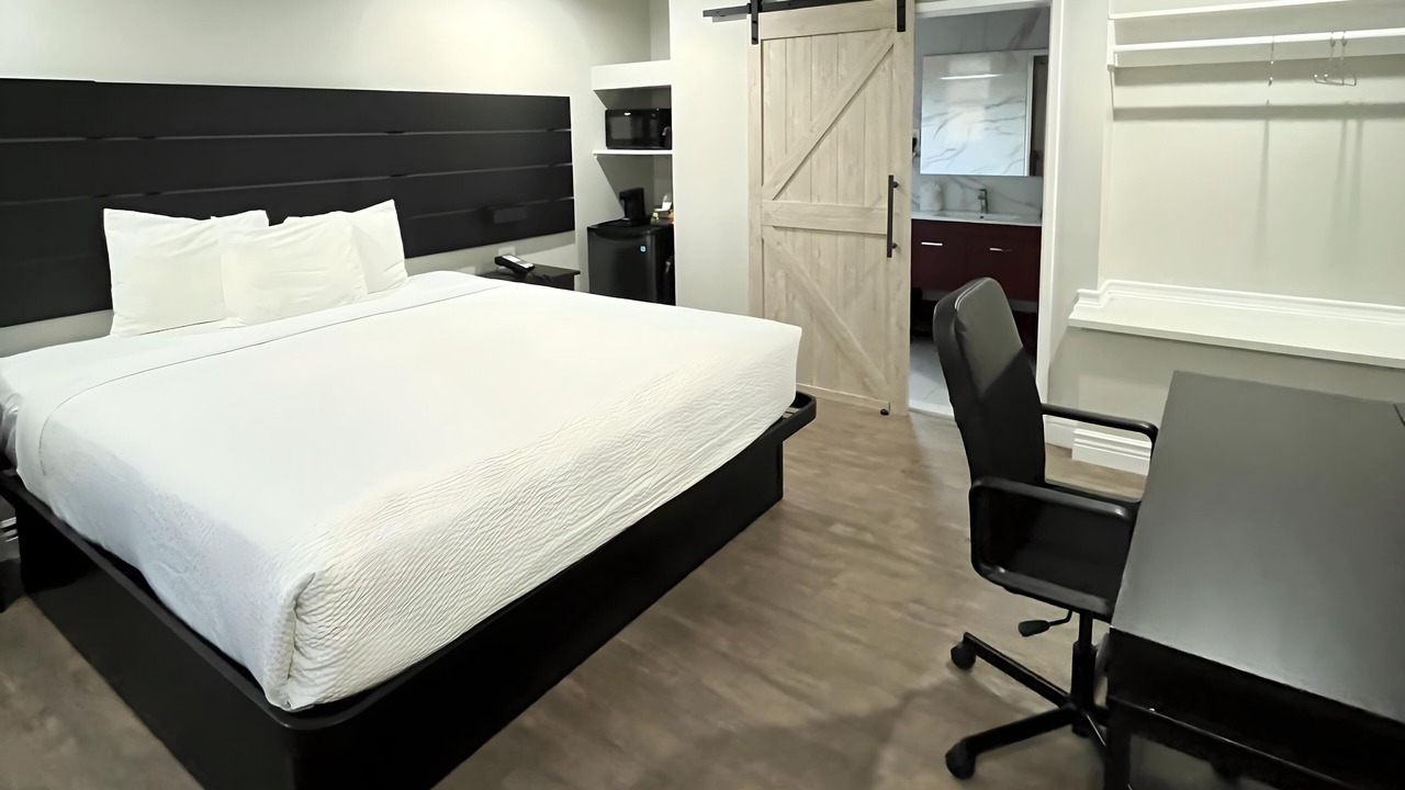 Photo of Bedroom in Munras Avenue
