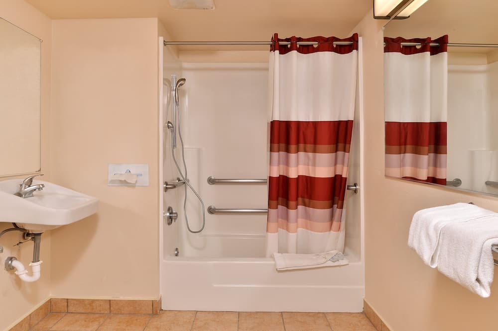 Photo of Bathroom in Raisin