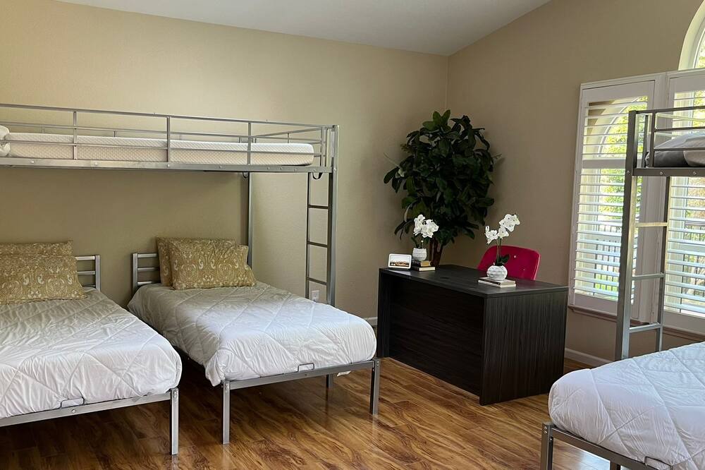 Photo of Bedroom in Orangevale