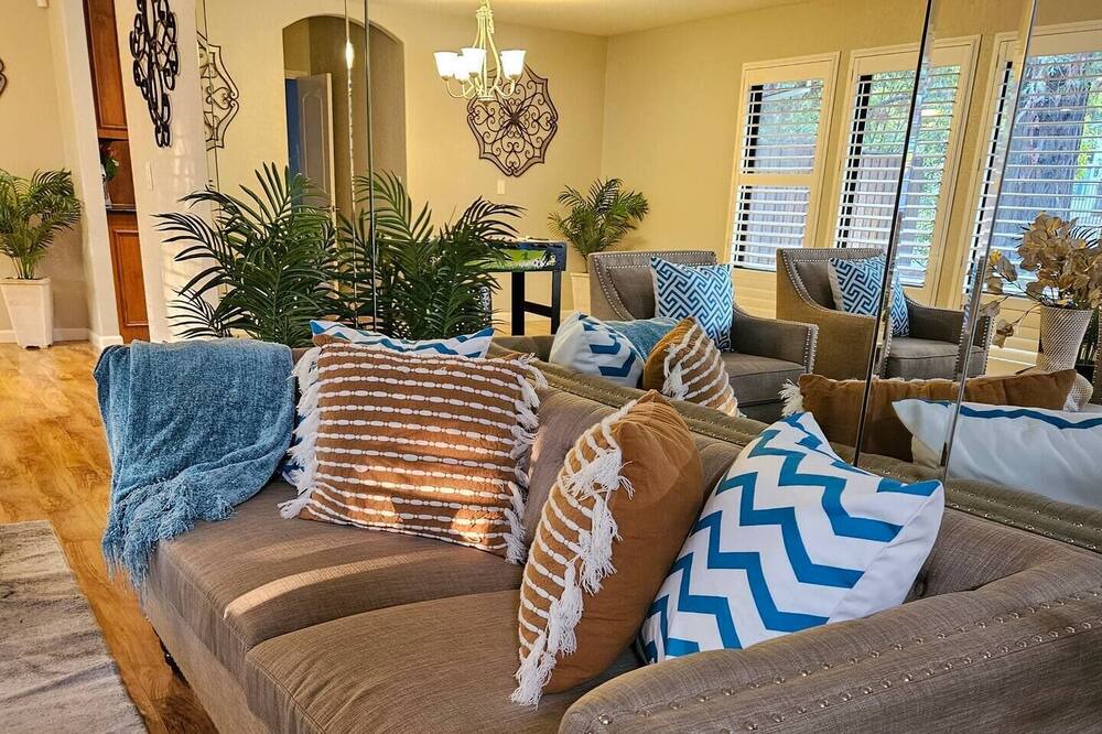 Photo of Livingroom in Orangevale