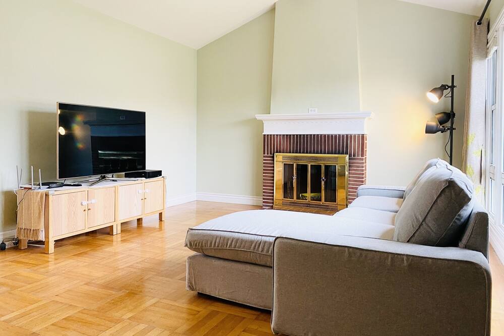 Photo of Livingroom in San Bruno