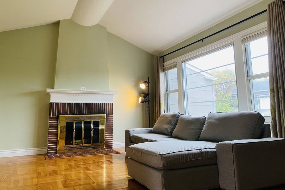 Photo of Livingroom in San Bruno