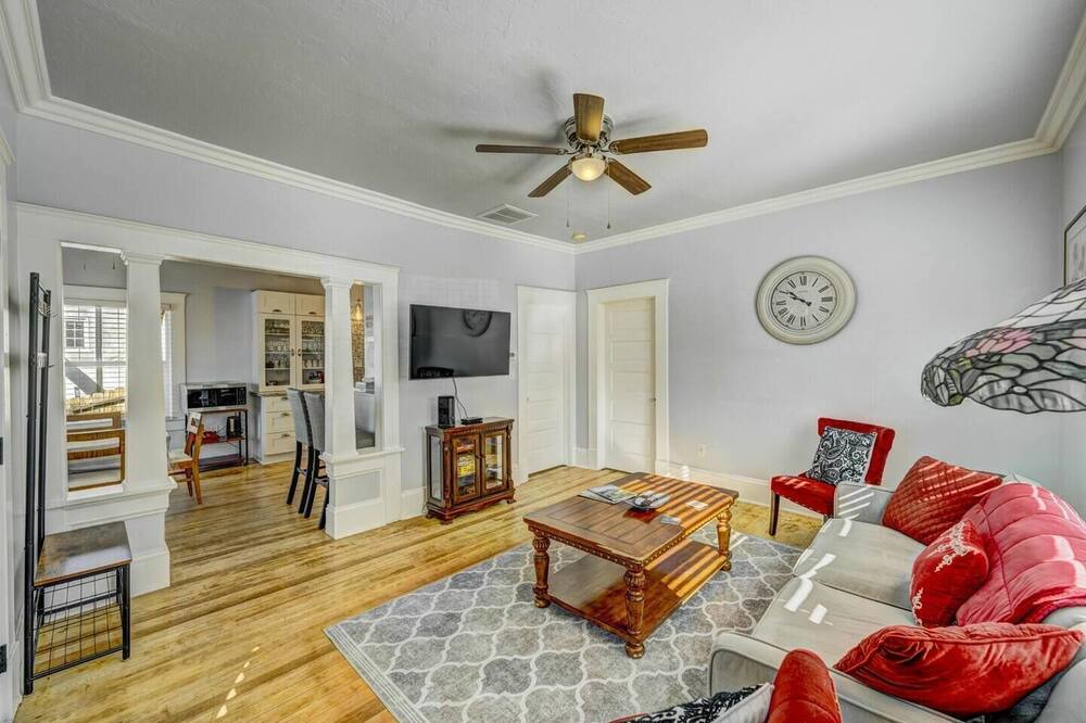 Photo of Bedroom in Midtown