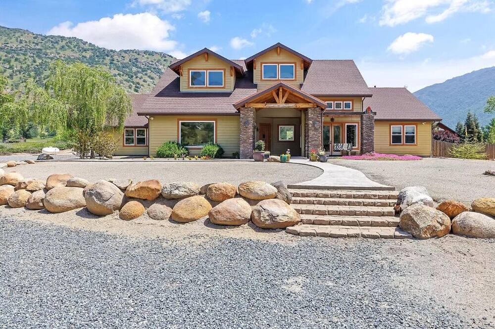 Photo of Outdoor in Springville