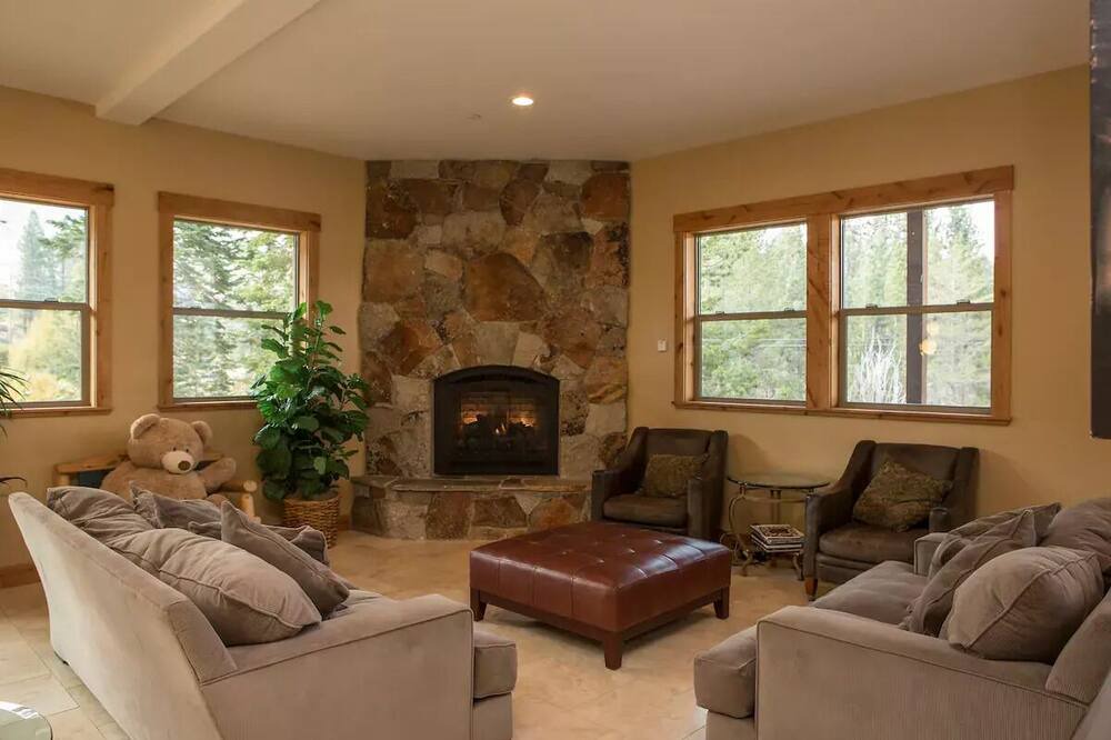 Photo of Livingroom in Mountain View Estates