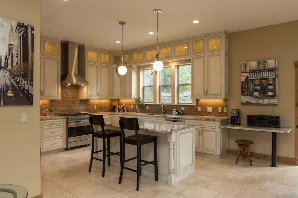 Photo of Kitchen in Mountain View Estates