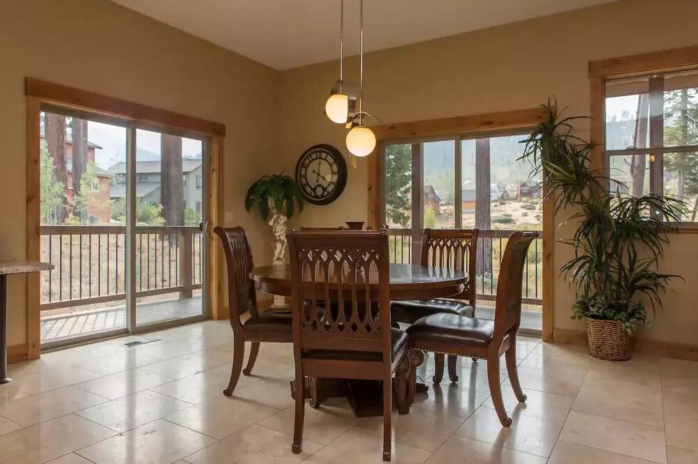 Photo of Livingroom in Mountain View Estates