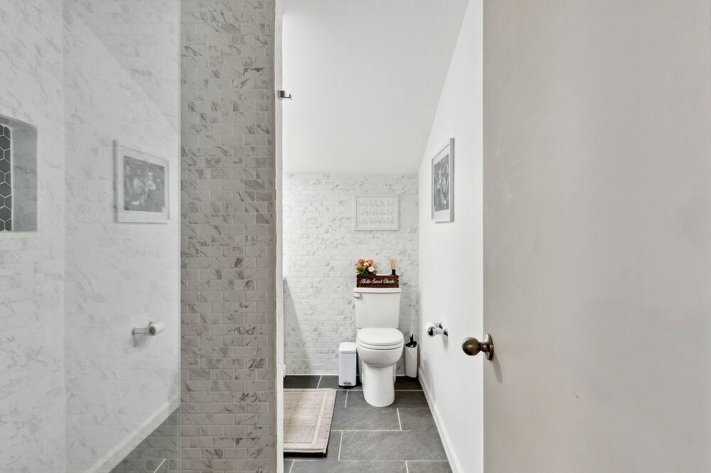 Photo of Bathroom in Groveland