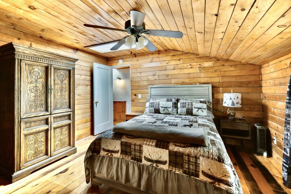 Photo of Bedroom in Groveland