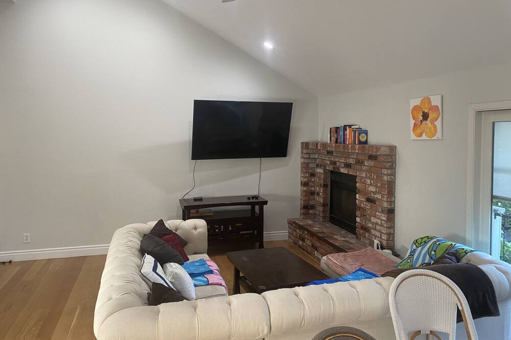 Photo of Livingroom in Lafayette