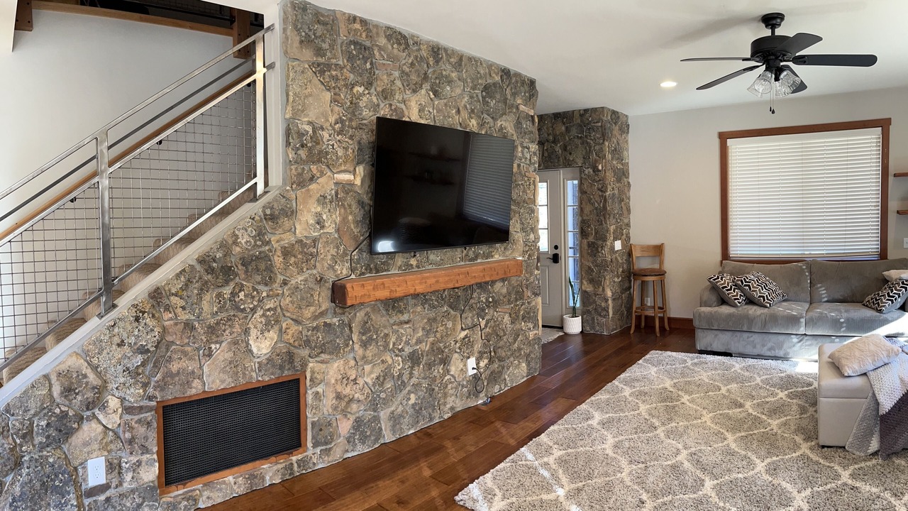 Photo of Livingroom in Crowley Lake
