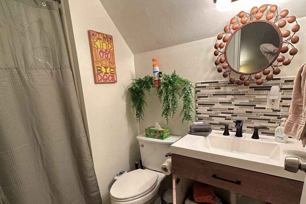 Photo of Bathroom in Bijou Park