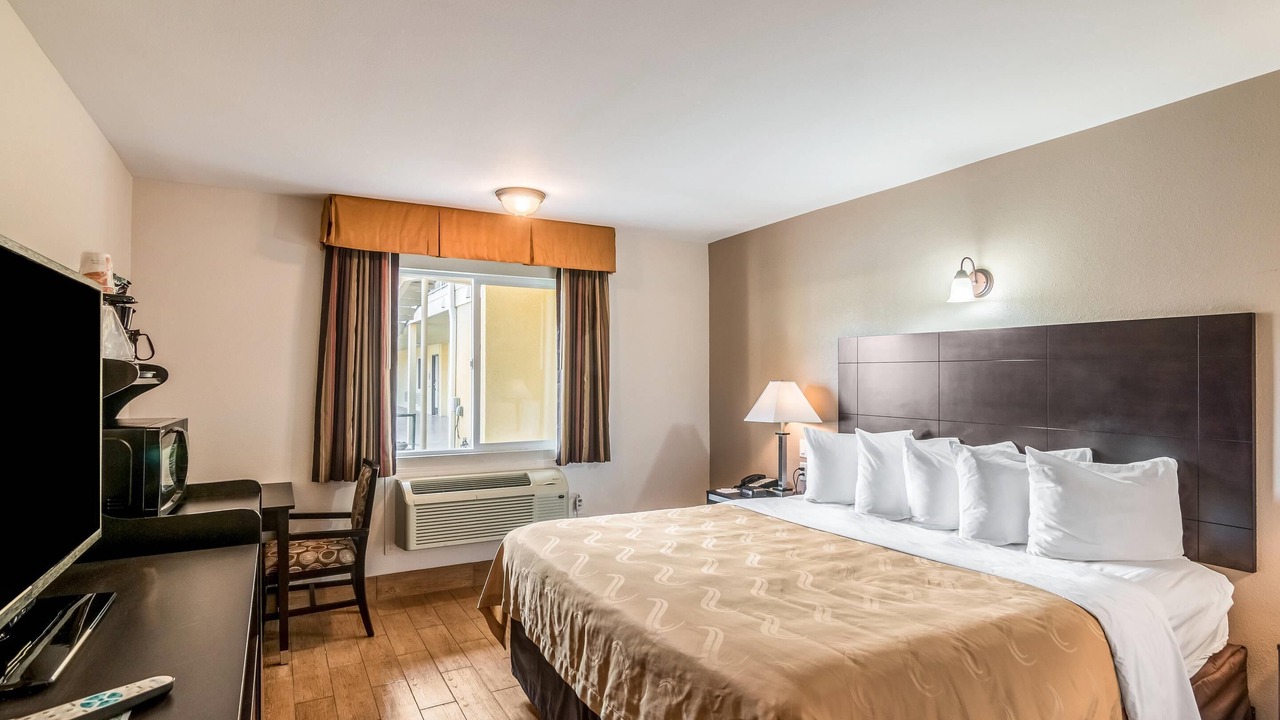 Photo of Bedroom in Bakersfield