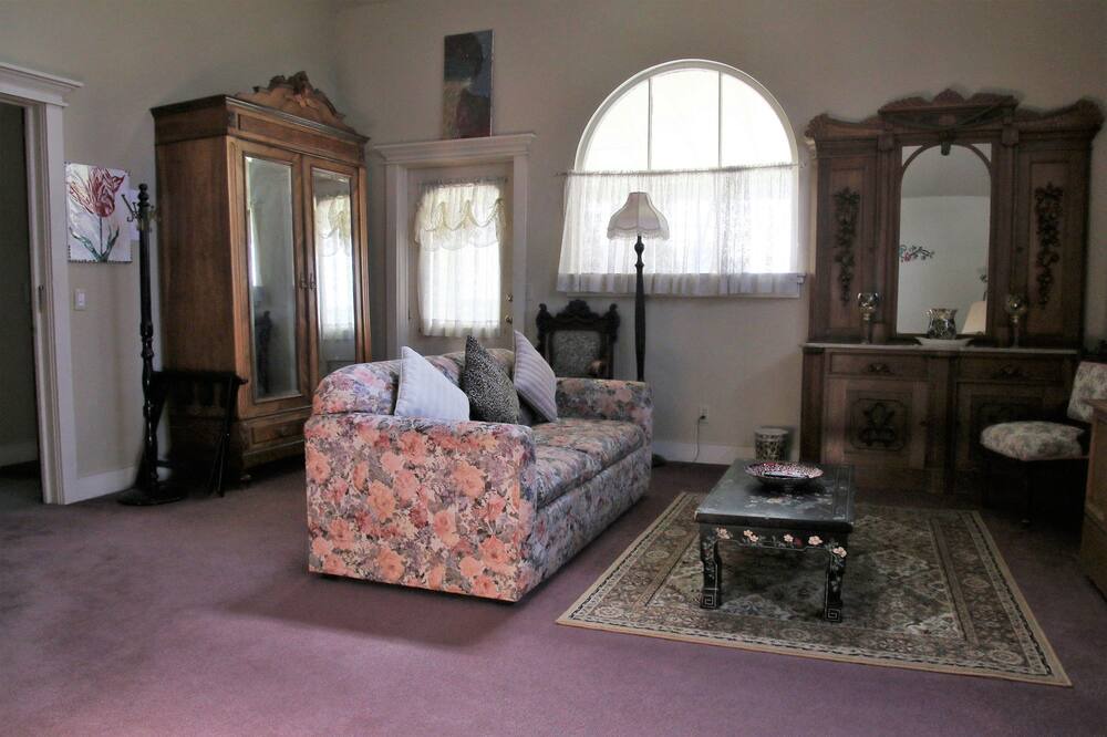 Photo of Bedroom in Jamestown