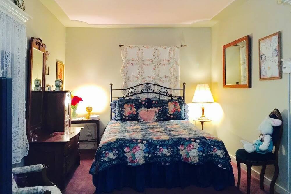 Photo of Bedroom in Jamestown