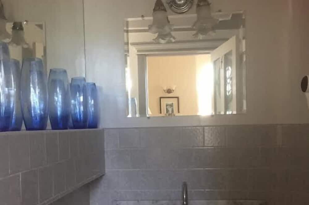 Photo of Bathroom in Jamestown