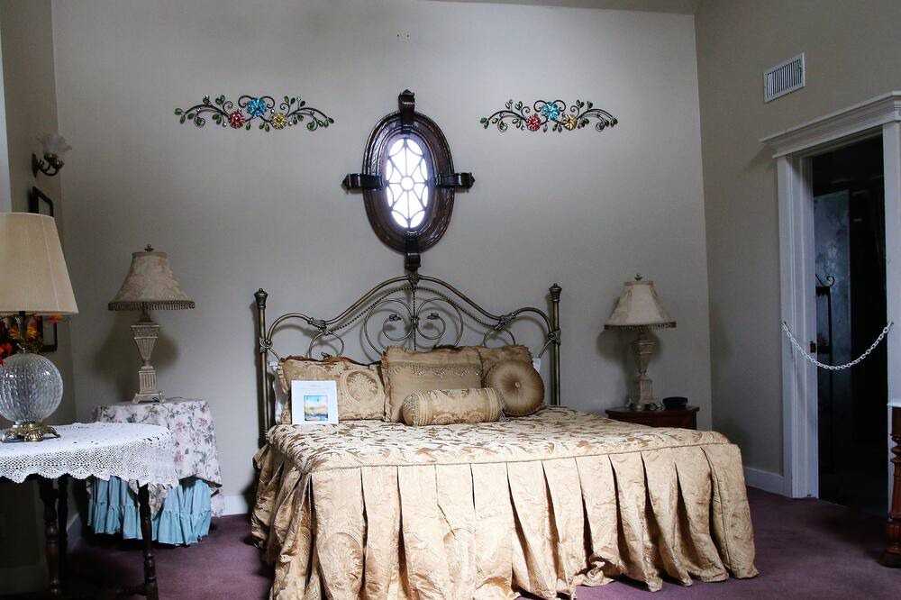Photo of Livingroom in Jamestown