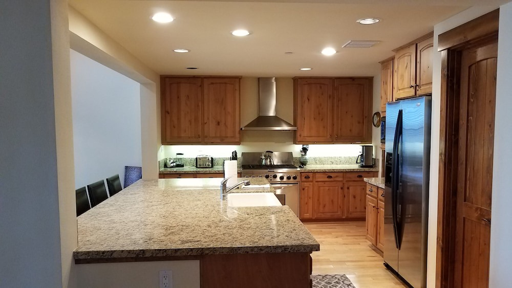 Photo of Kitchen in Mammoth Lakes