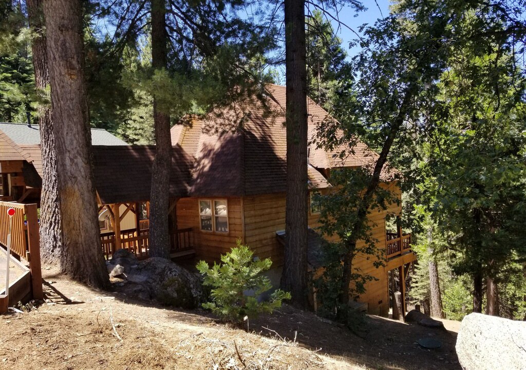 Photo of Buildings in Strawberry