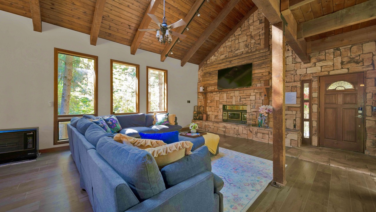 Photo of Livingroom in Lakehead
