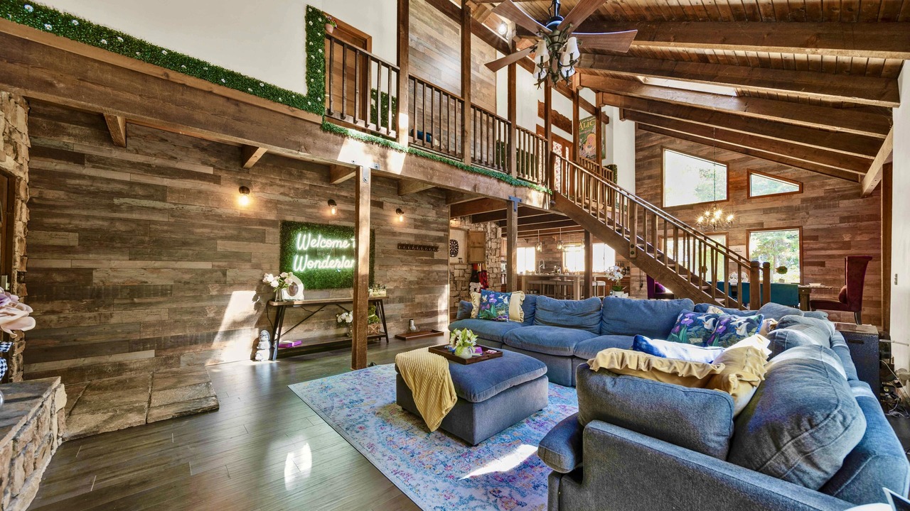 Photo of Livingroom in Lakehead