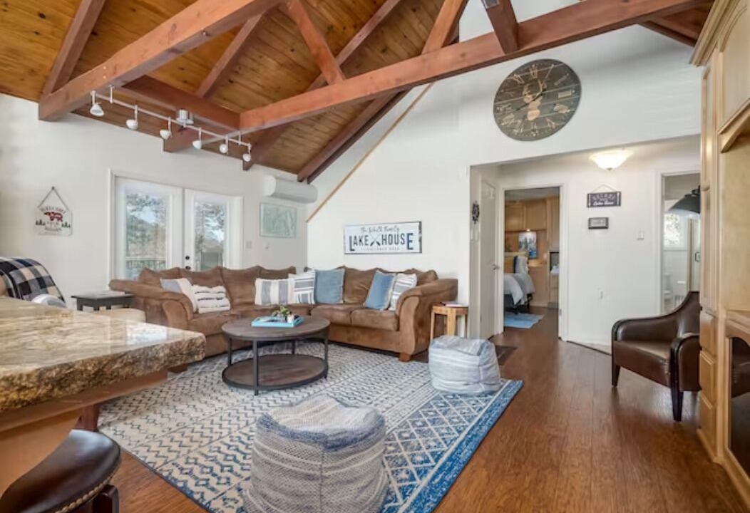 Photo of Livingroom in Bass Lake