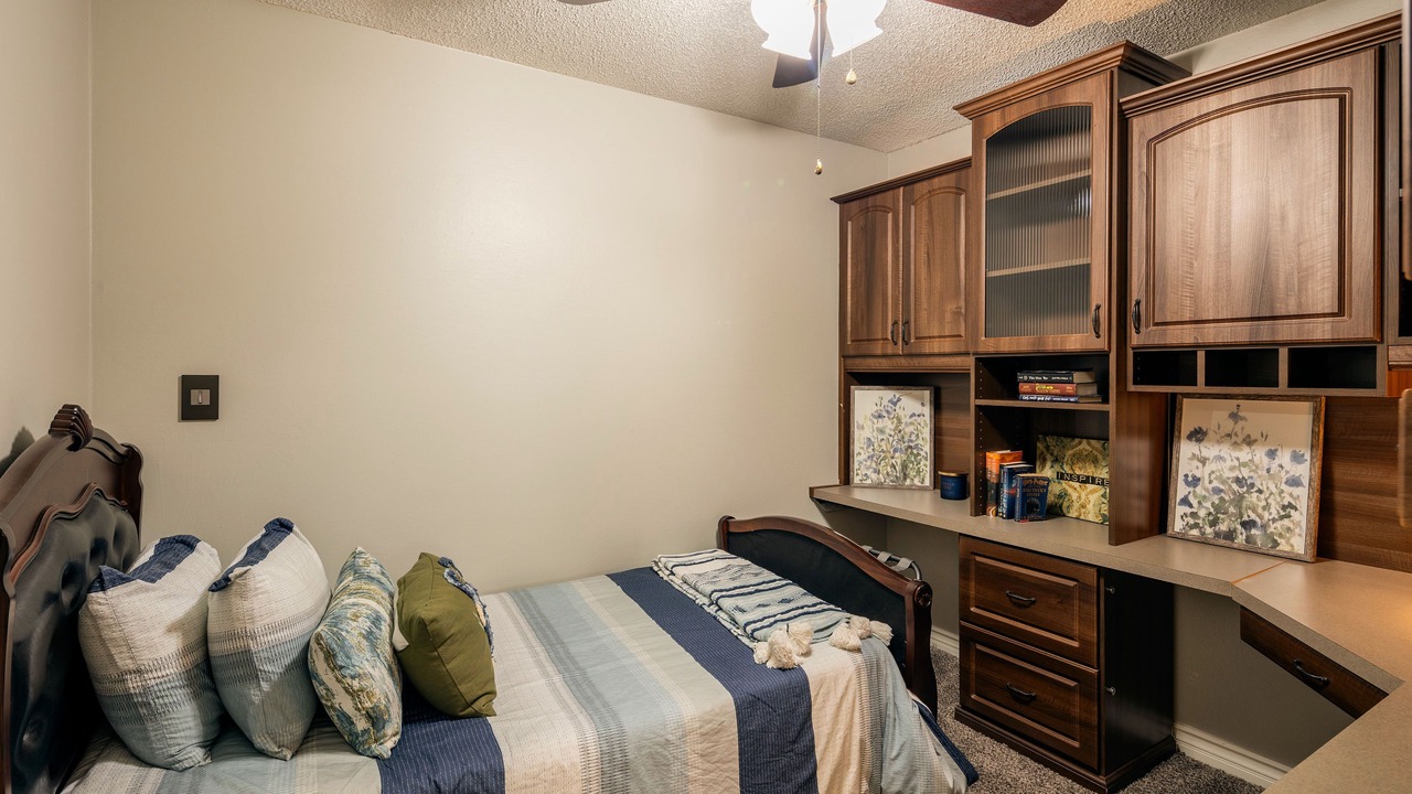 Photo of Bedroom in Raisin
