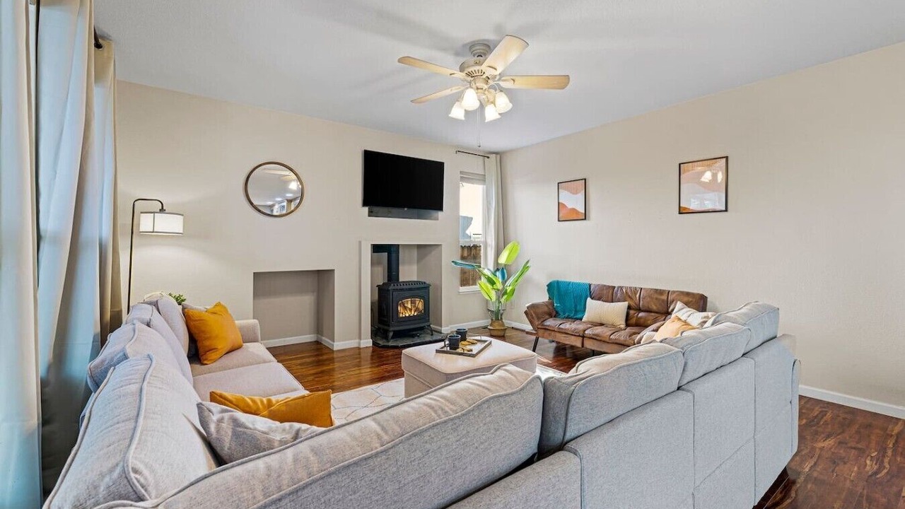 Photo of Livingroom in Sparks