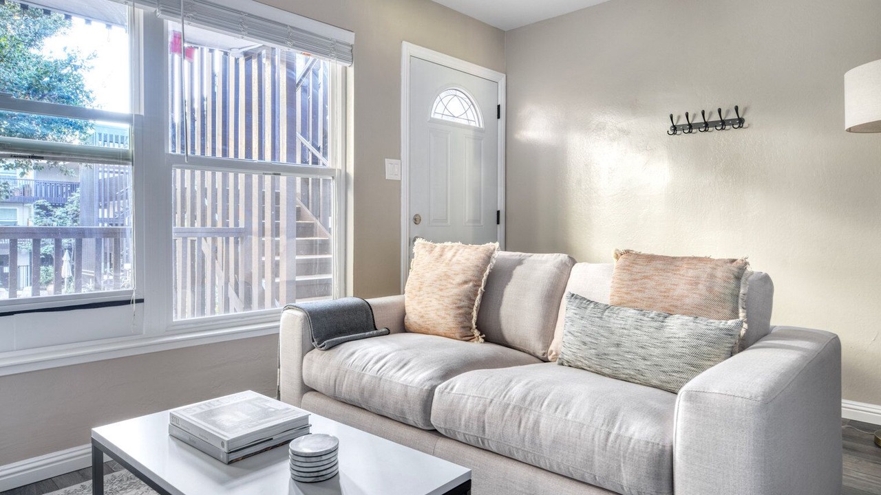 Photo of Livingroom in Central San Mateo