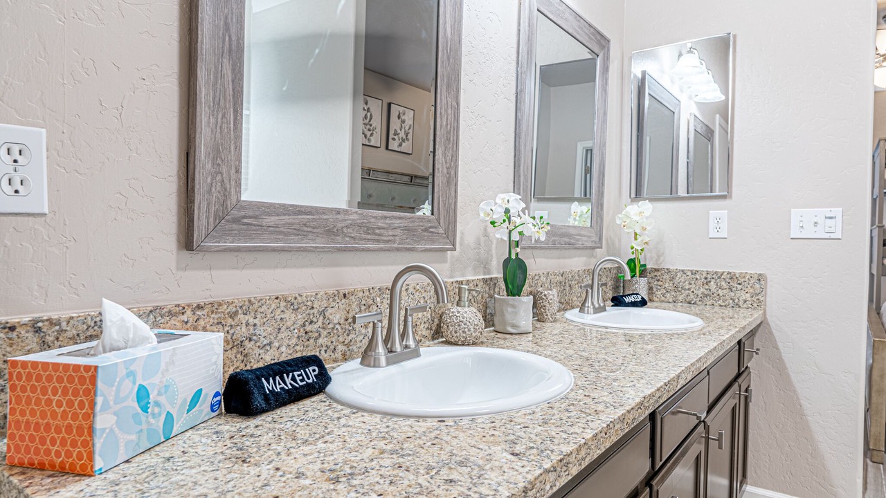 Photo of Bathroom in Raisin
