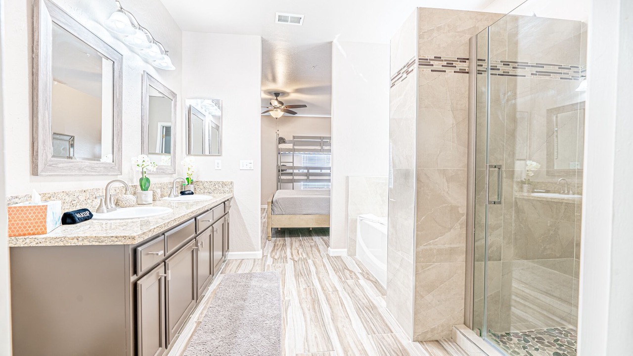 Photo of Bathroom in Raisin