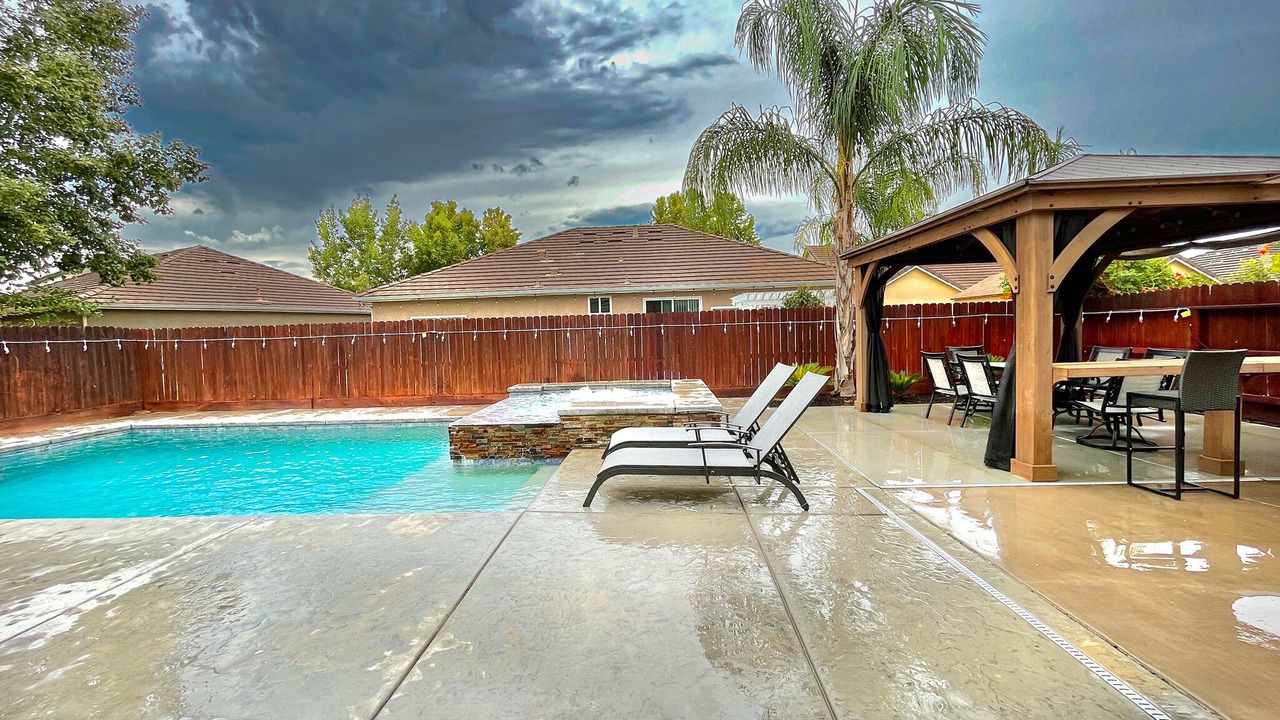 Photo of Outdoor in Raisin