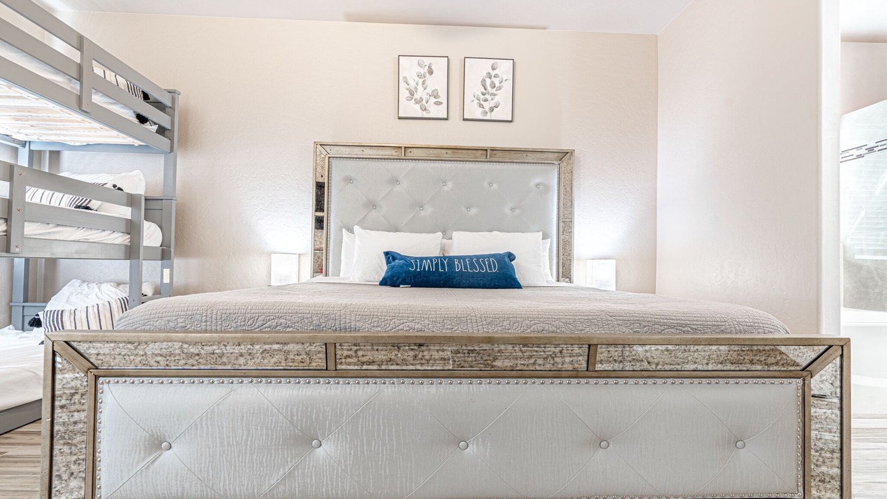 Photo of Bedroom in Raisin