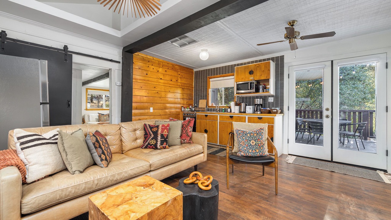 Photo of Livingroom in Oakhurst