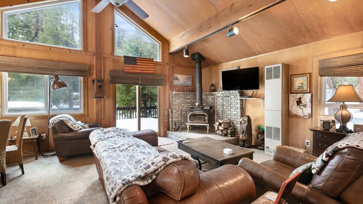 Photo of Livingroom in Sierra Cedars